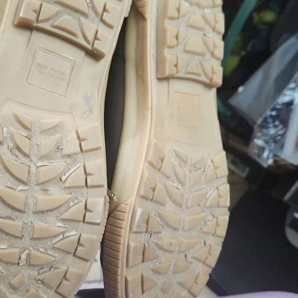 Michael kors rubber shoes for winter - Picture 3 of 7